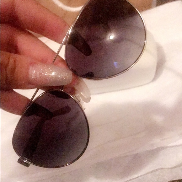 Sunglasses - Picture 3 of 4